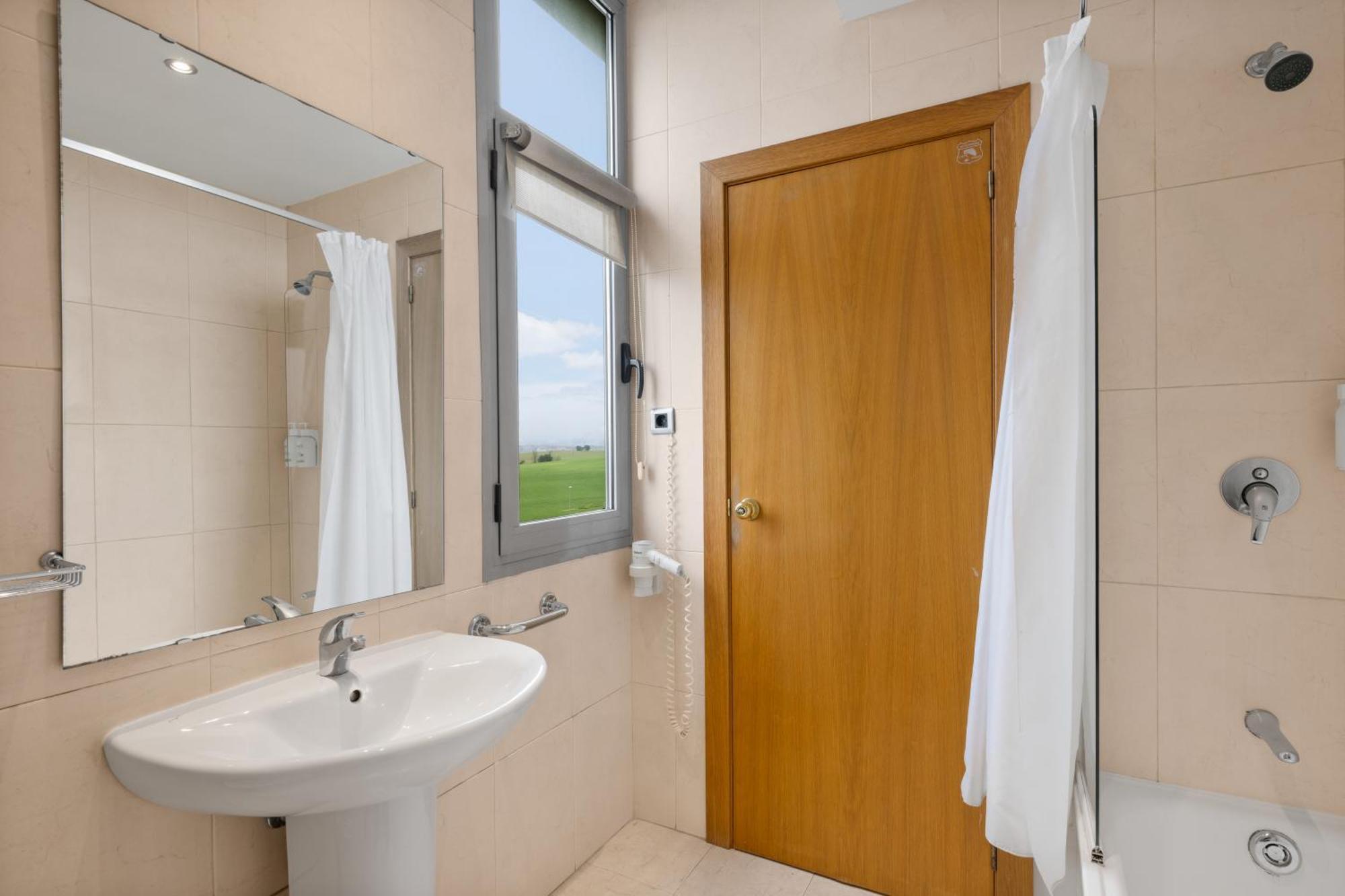 B&B Hotel Barcelona Mollet Porta De Gallecs موييت ذيل مْباييس المظهر الخارجي الصورة